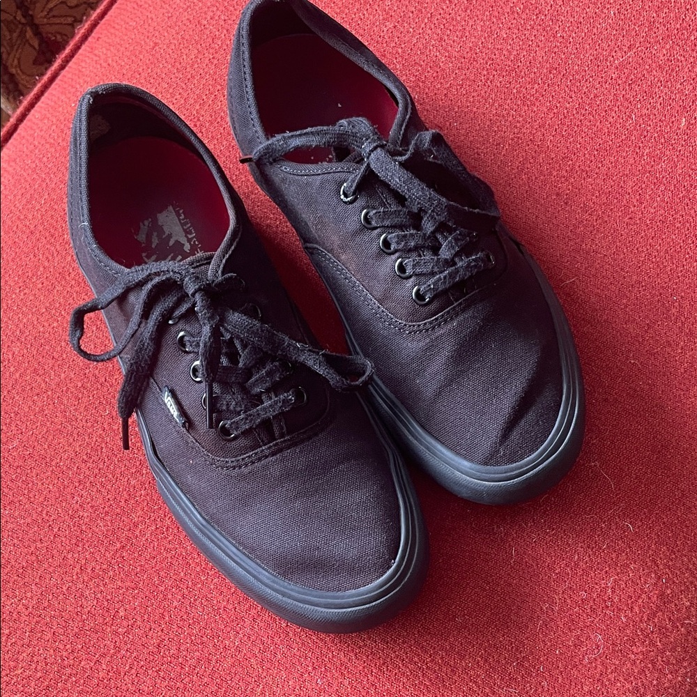 Vans Men's Black Low-Top Canvas Sneakers